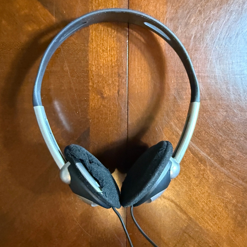 Philips Wired On-Ear Headphones Black‎ Silver 3.5mm Jack with Travel Carry Case